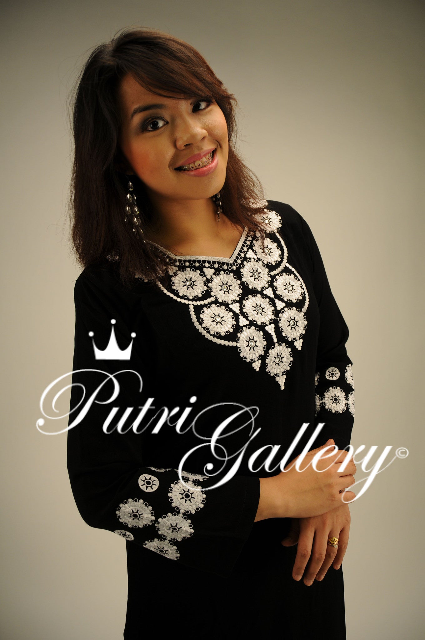 Putri Bunga Mira (White Lining)