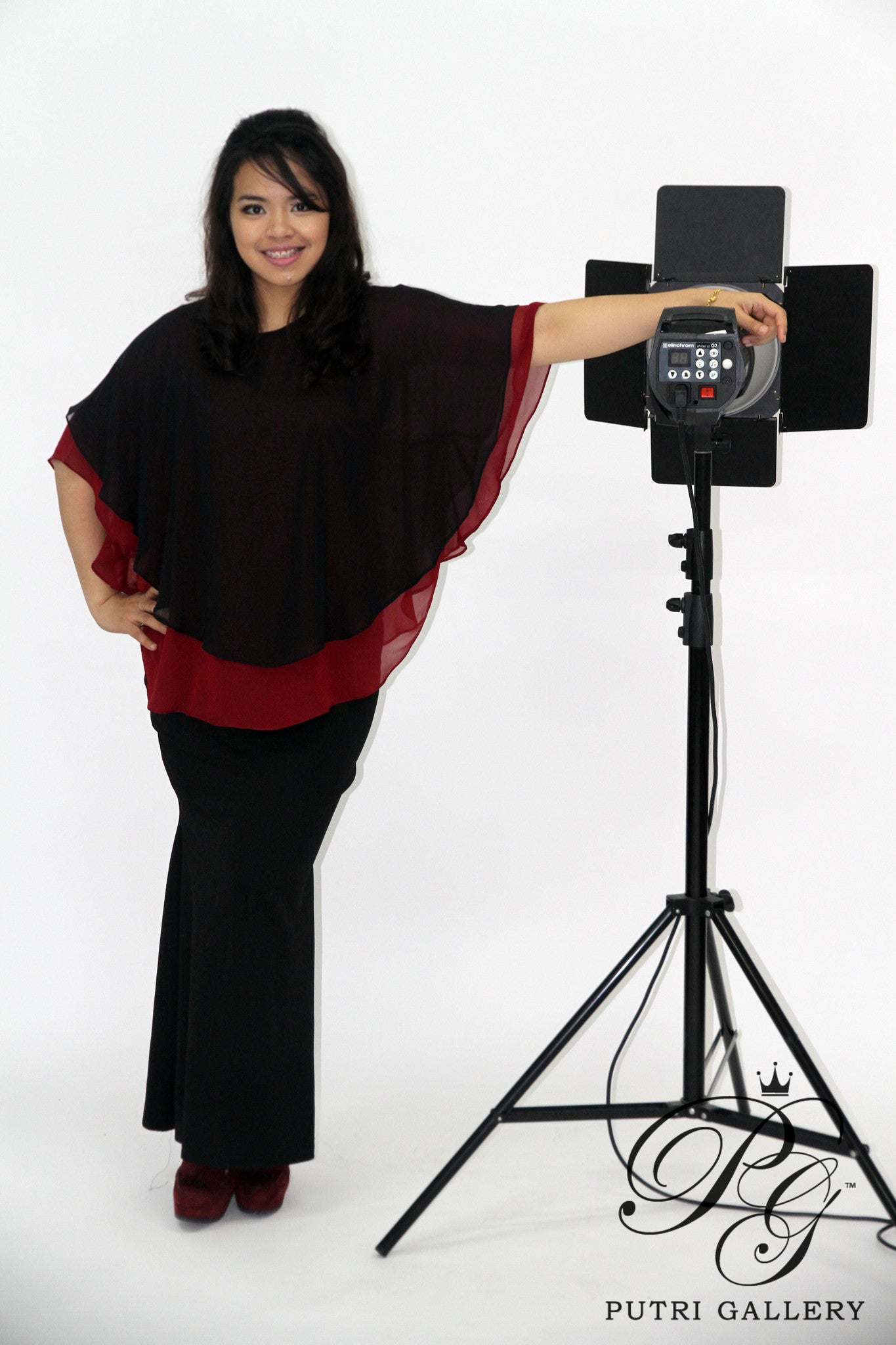 Julia in Black/Maroon
