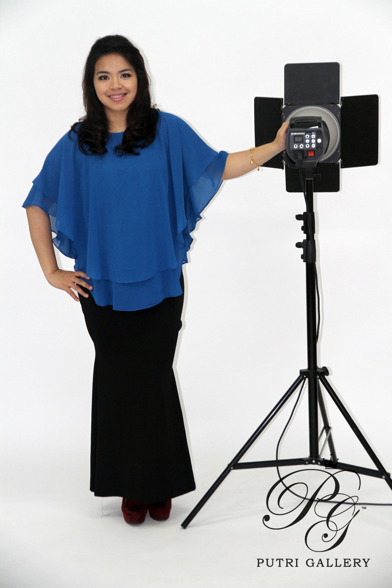 Julia in Navy Blue