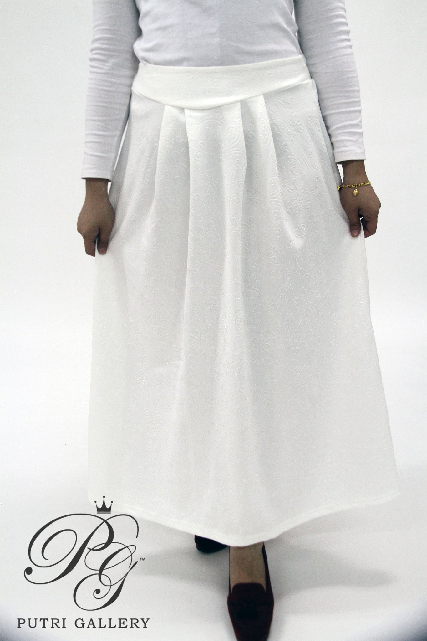 Jessy in White