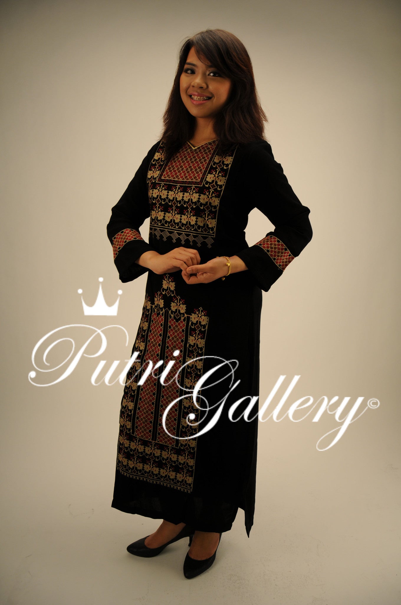 Putri Modernia Abaya