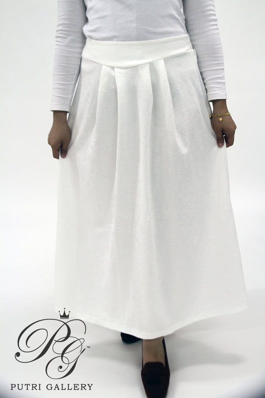 Jessy in White