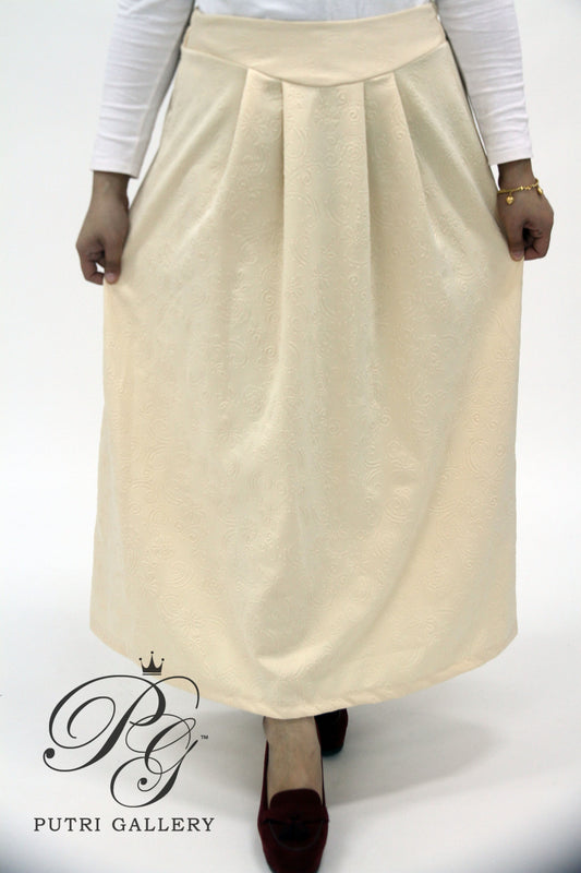 Jessy in Cream