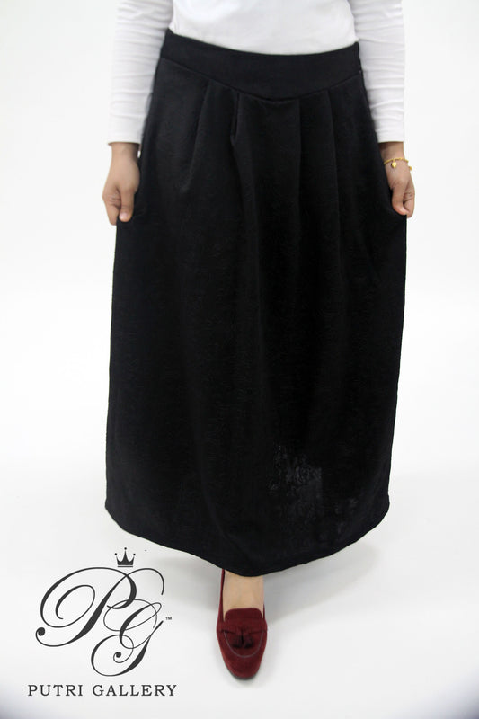 Jessy in Black