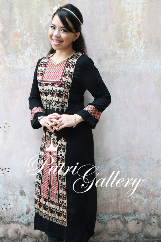 Putri Modernia Abaya