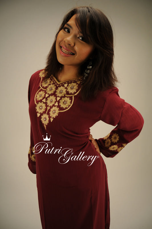 Putri Bunga Mira Maroon